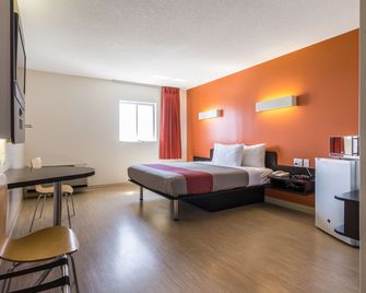 Motel 6 Kingston On - קינגסטון