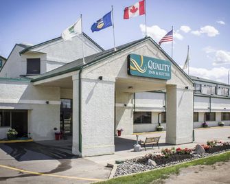 Ramada by Wyndham Nisku Edmonton Airport - Nisku - Budova