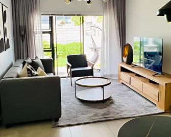 The Henlee Apartment Tocara - Chartwell - Living room