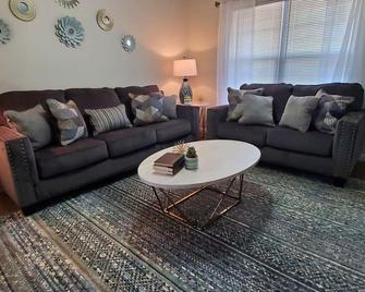 Diamond in the Sky-704 - Middletown - Living room