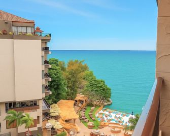 Garden Cliff Resort and Spa - Pattaya - Balcony