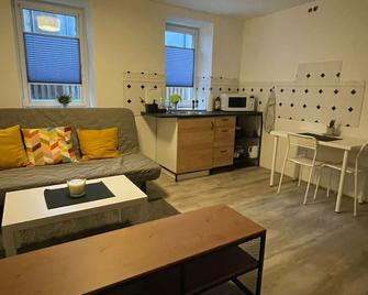 Ruhiges Apartment im Herzen von Gera - Gera - Wohnzimmer