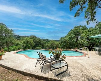 Mountain Breeze Cabin - 23 Acres - Canyon Lake - Pool