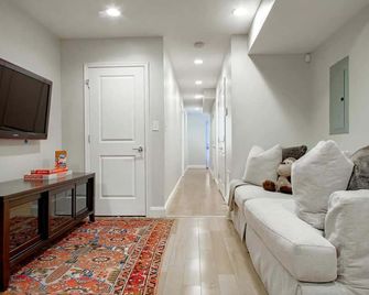 H St. Suite 2-Br / DC Streetcar / Union Station - Washington, D.C. - Living room