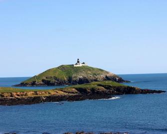 'Sea Haven', with its Amazing Sea View, perched on the cliff side. - Ballycotton - Beach