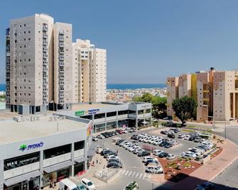 Beach vicinity, shopping G-level, parking. Near playground. Shabbat elevator - Ashkelon - Gebouw
