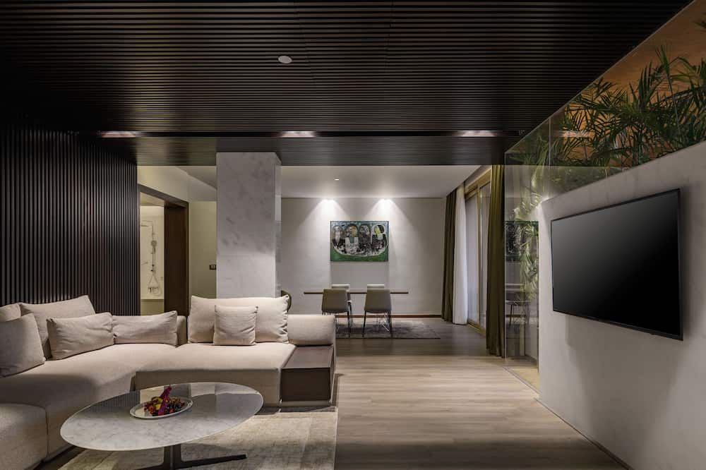 Dusit Thani LakeView Cairo