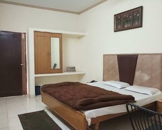 Hotel Budha - Una - Bedroom