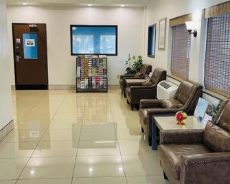 Super 8 by Wyndham Lacey Olympia Area - Lacey - Lobby