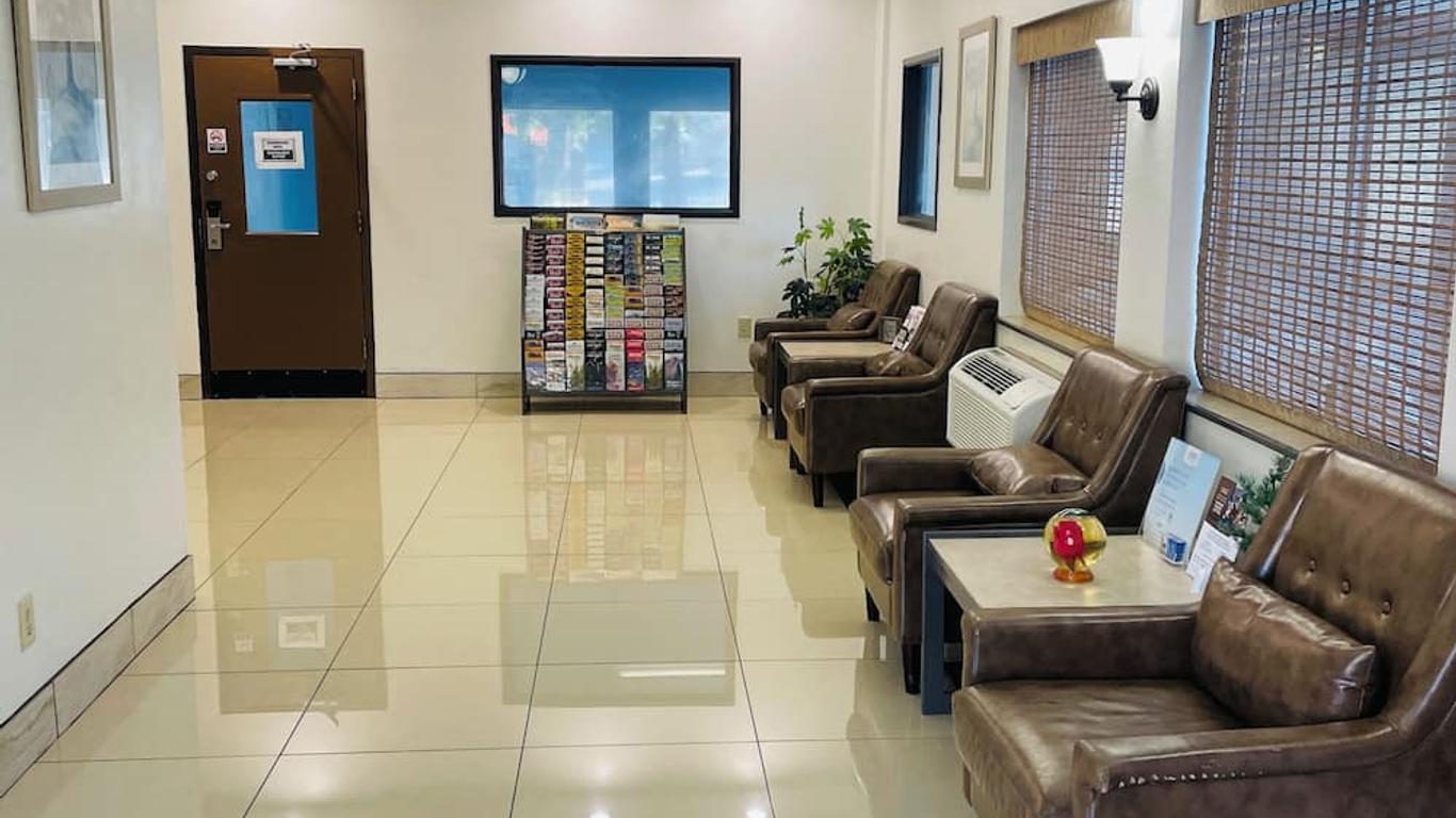 Super 8 by Wyndham Lacey Olympia Area