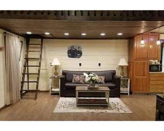 Heritage Guesthouse-peaceful haven at edge of town - Mansfield - Sala de estar