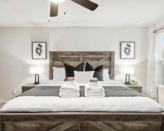 Serenity by Lackland: Family-sized home in San Antonio - San Antonio - Bedroom