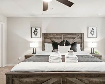 Serenity by Lackland: Family-sized home in San Antonio - San Antonio - Bedroom