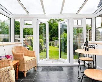 Stone Cottage at Staveley - Staveley - Living room