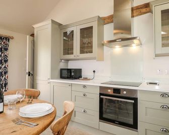Barley Cottage - Alresford - Kitchen