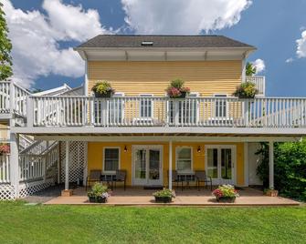 Admiral's Inn Resort - אוגונקוויט - בניין