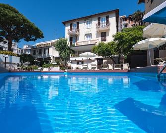 Coccodrillo Hotel & Apartments - Varazze - Pool