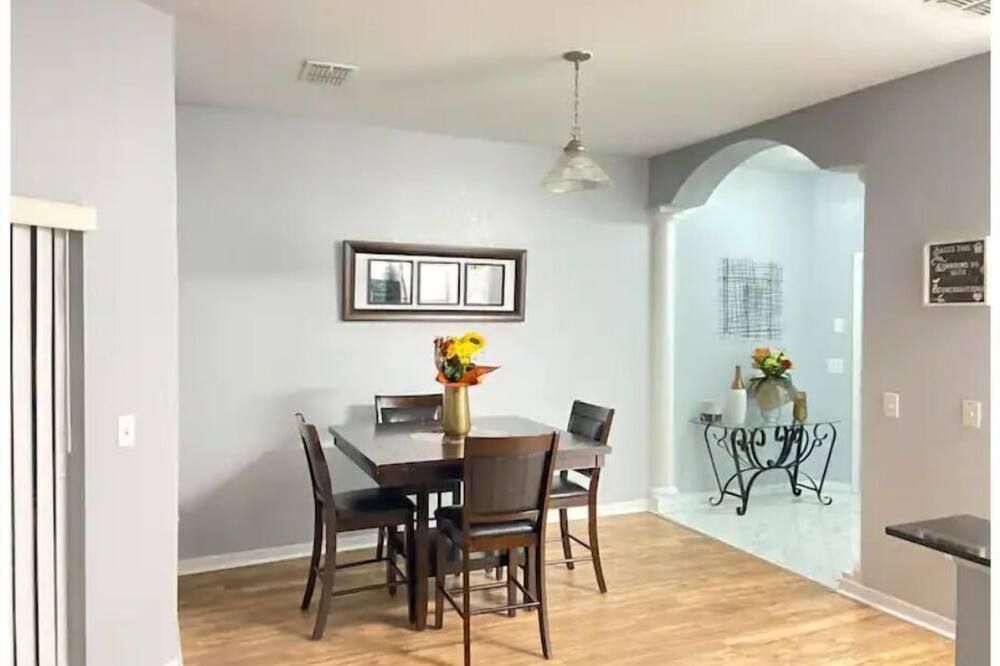 Cheerful-Spacious Townhome - Tampa - Comedor