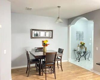 Cheerful-Spacious Townhome - Tampa - Sala de jantar