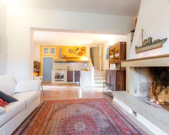 Villa I 2 lions - one bedroom apartment garden level + 2 rooms for extra fee - Lecce - Salon