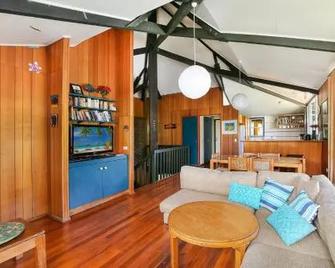 Ngungun St 14 Dicky Beach - Caloundra - Obývací pokoj