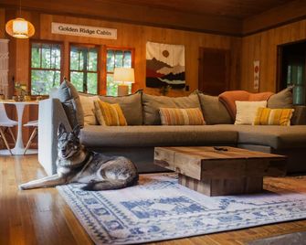 Secluded Cabin Escape with Fire Pit & Scenic Views - Hinton - Living room