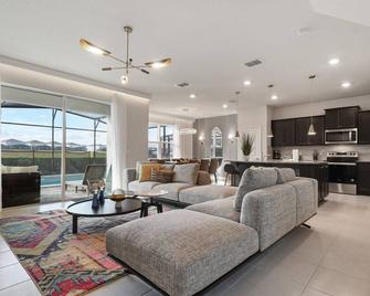 Lux Family Home in Exclusive Windsor Island Resort - Davenport - Wohnzimmer