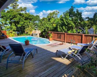 A Dream Getaway! 3-Bedroom Home With A Pool And Ocean Views - West End - Pool