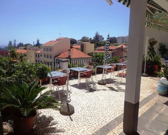 Pensao Residencial Vila Teresinha - Funchal - Patio