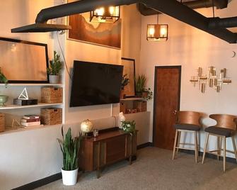 Modern Retreat on Brown: Oregon District - Dayton - Living room
