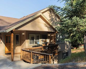 Alpen Drive by Avantstay Private Deck and Views - Lake Arrowhead - Budova