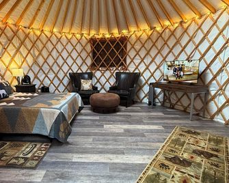 Safari Lodge Adventure Camp - Seward