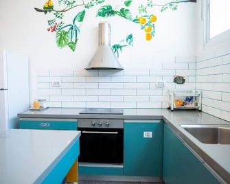 Jungle Jaffa Hostel Age 18 to 45 - Tel Aviv - Phòng bếp