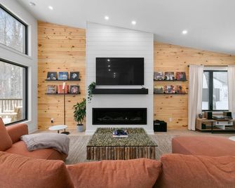 Le Singapour - Cottage Resort -Spa, Sauna & Gym- - Brownsburg-Chatham - Living room