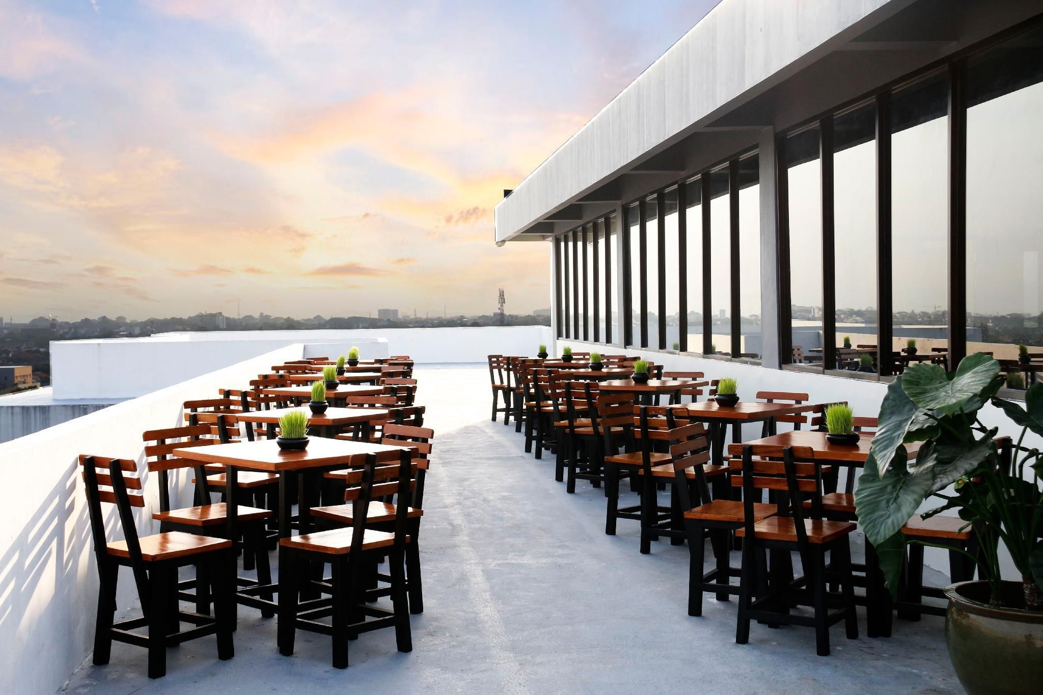Indoluxe Rent Apartment Jogja - Yogyakarta - Restaurant