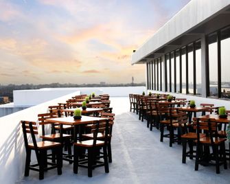 Indoluxe Rent Apartment Jogja - Yogyakarta - Restaurant