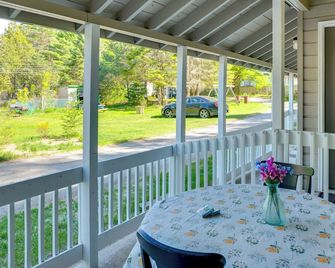 Close to Marina, Beach & Town! Schroon Lake Escape - Schroon Lake - Balcón