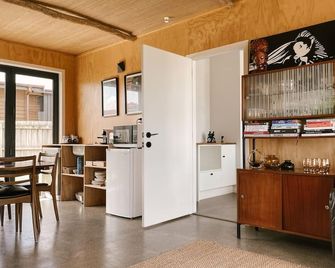 Retro Style Beach Retreat - Matarangi Holiday Unit - Matarangi - Kitchen