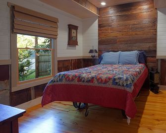Visit Travelers Cottage! - Travelers Rest - Bedroom
