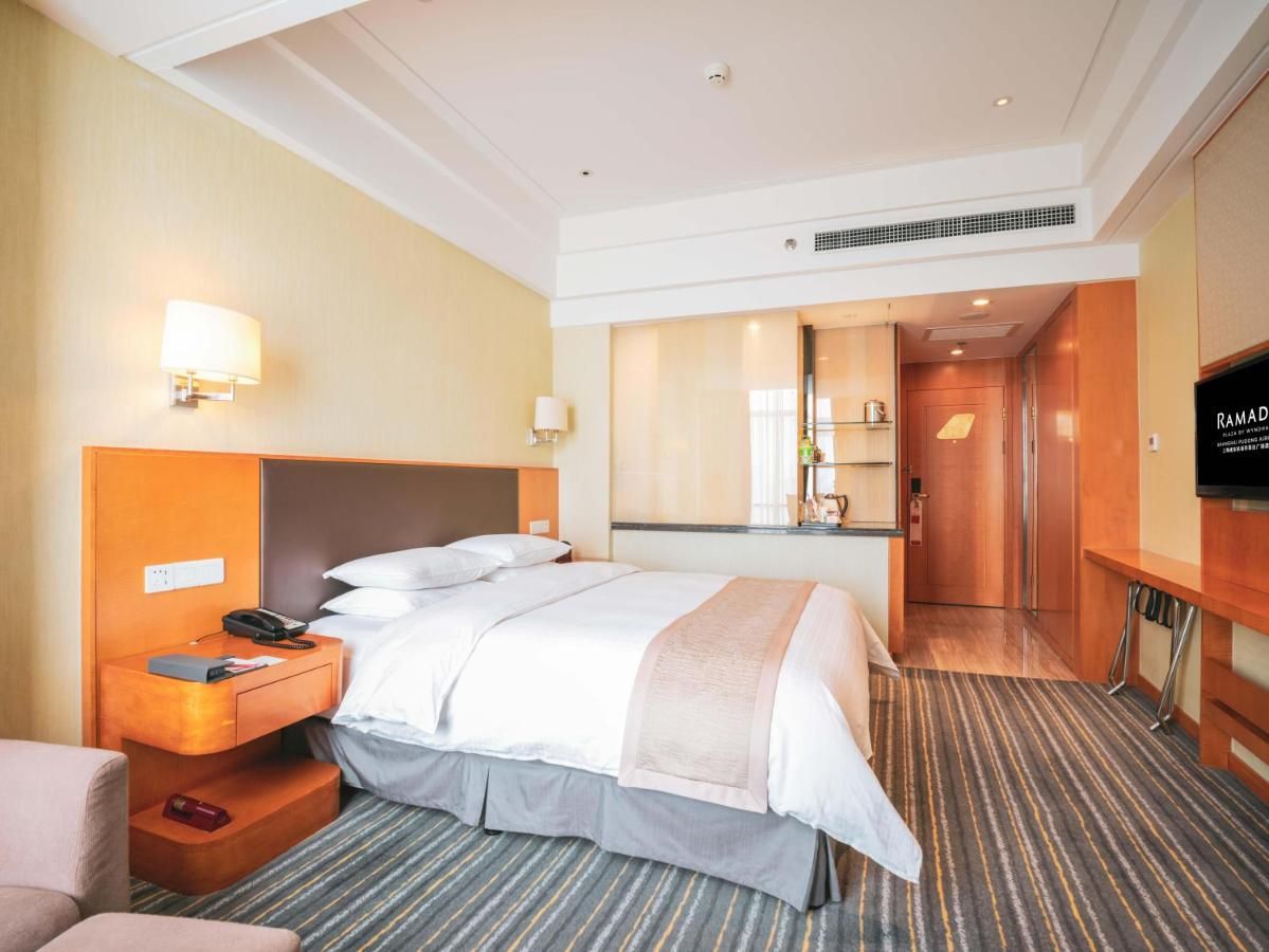 Ramada Plaza by Wyndham Shanghai Pudong Airport thumbnail 2