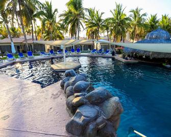 Buena Vista Oceanfront & Hot Springs Resort - Buenavista - Piscina