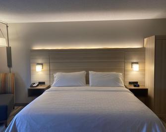 Holiday Inn Express Hotel & Suites Logansport, An IHG Hotel - Logansport - Bedroom