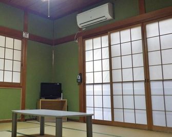 Uoyo - Suzuka - Schlafzimmer