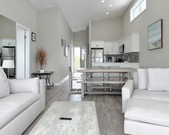 Sea Crest Resort - Amagansett - Living room