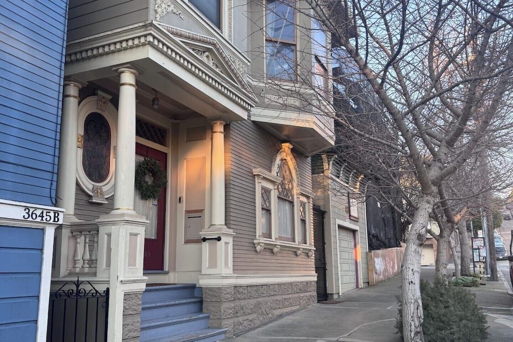 Private Studio in an Edwardian Town Home - San Francisco