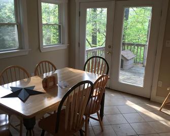 House on Northwood Lake, Vacation, Boating, Fishing, Swimming, Private bea - Northwood - Comedor