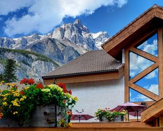 Rustic Value Banff Condo with Fireplace! - Banff - Building