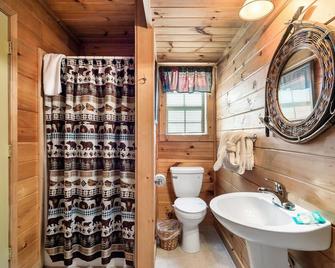 A Top Notch Lodge~Gatlinburg - Gatlinburg - Bathroom