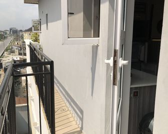 Millennium Apartments - Lagos - Balcony