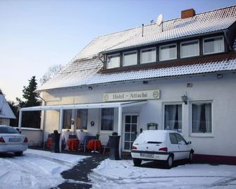 Hotel Attaché - Raunheim - Gebouw